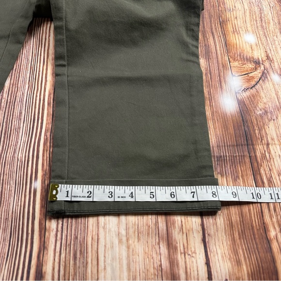 NWT Lee Crop Utility Cargo Pocket Pants Floral Embroidered Green Women’s Size 16 - Picture 9 of 16